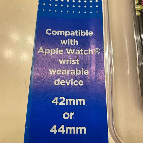 Disneyland D-TECH Compatible with Apple Watch wrist wearable device 42mm or 44mm - Picture 4 of 5